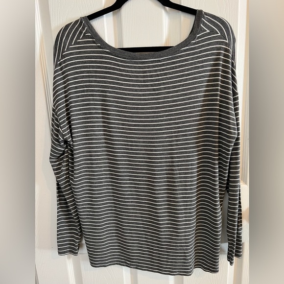 AMERICAN EAGLE Soft & Sexy Gray and White Striped Oversized Long Sleeve Tee - Picture 2 of 5